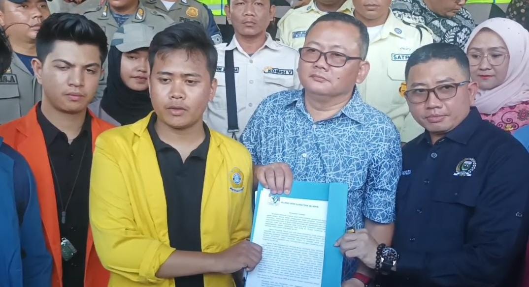 Ratusan Mahasiswa Geruduk DPRD Sumsel Tuntut Pemerintah Batalkan Pengesahan RUU Pilkada 