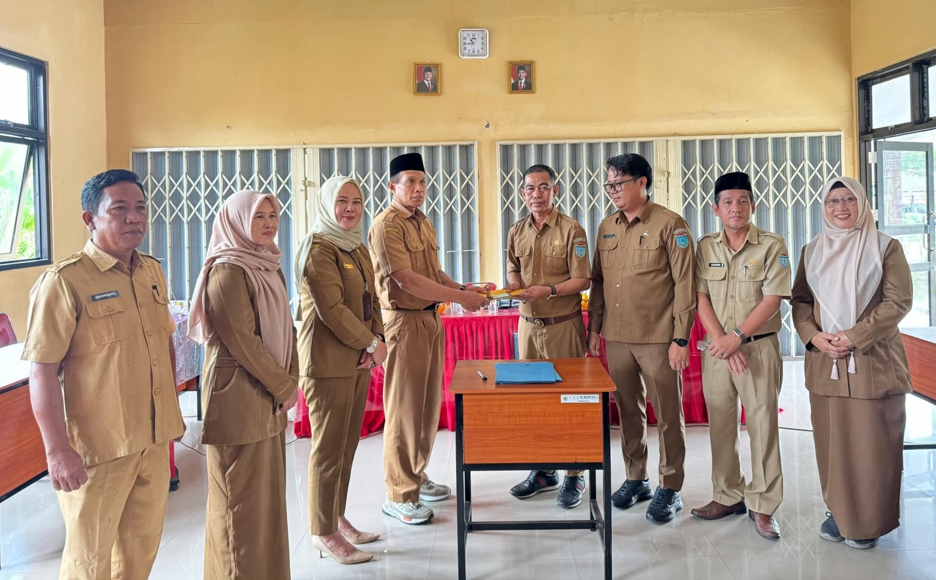 Disdikbud Ogan Ilir Hadiri Sertijab Kepala SMPN 1 Tanjung Batu, Asnawi Zen Purna Tugas, Lisanudin Kepsek Baru