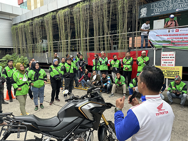 Tingkatkan Standar Pelayanan, Mitra Gojek di Palembang Jalani Pelatihan Safety Riding 