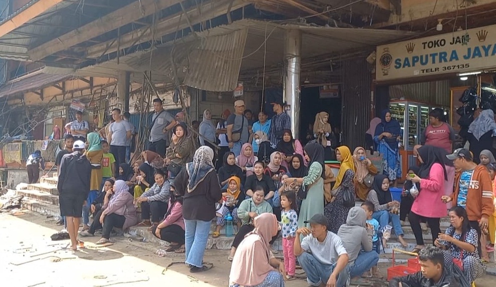 ALAMAK! Satpol PP Tertibkan Lapak Pedagang Kaki Lima Di Pasar 16 Ilir Palembang