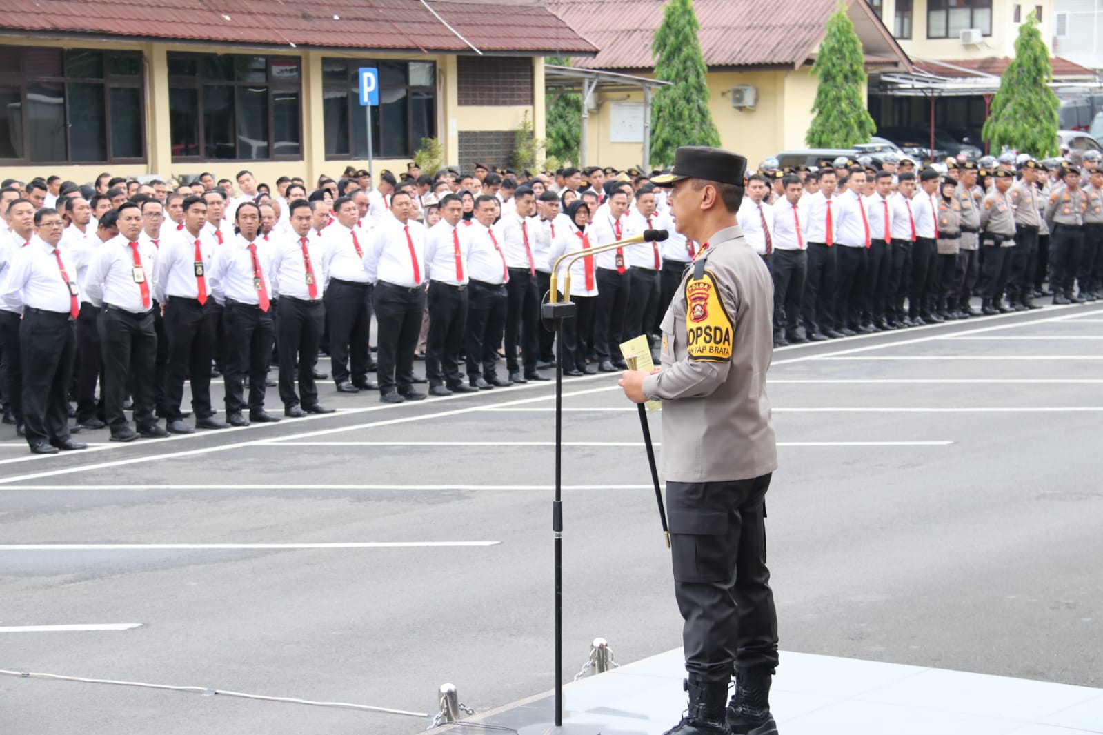 Jatanras Terima PIN Emas Kapolda Sumsel Sukses Ungkap Kasus Perampokan Toko Emas di PALI