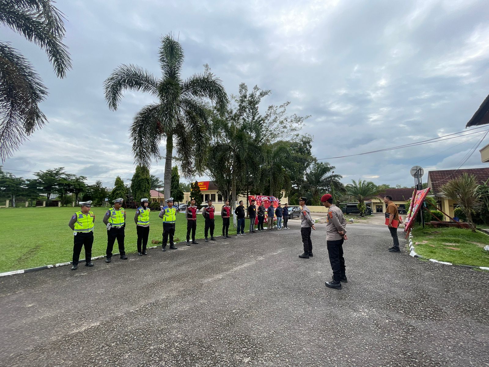 Standby On Call Jelang Hari Libur, Personel SOC Polres Ogan Ilir Siaga Penuh