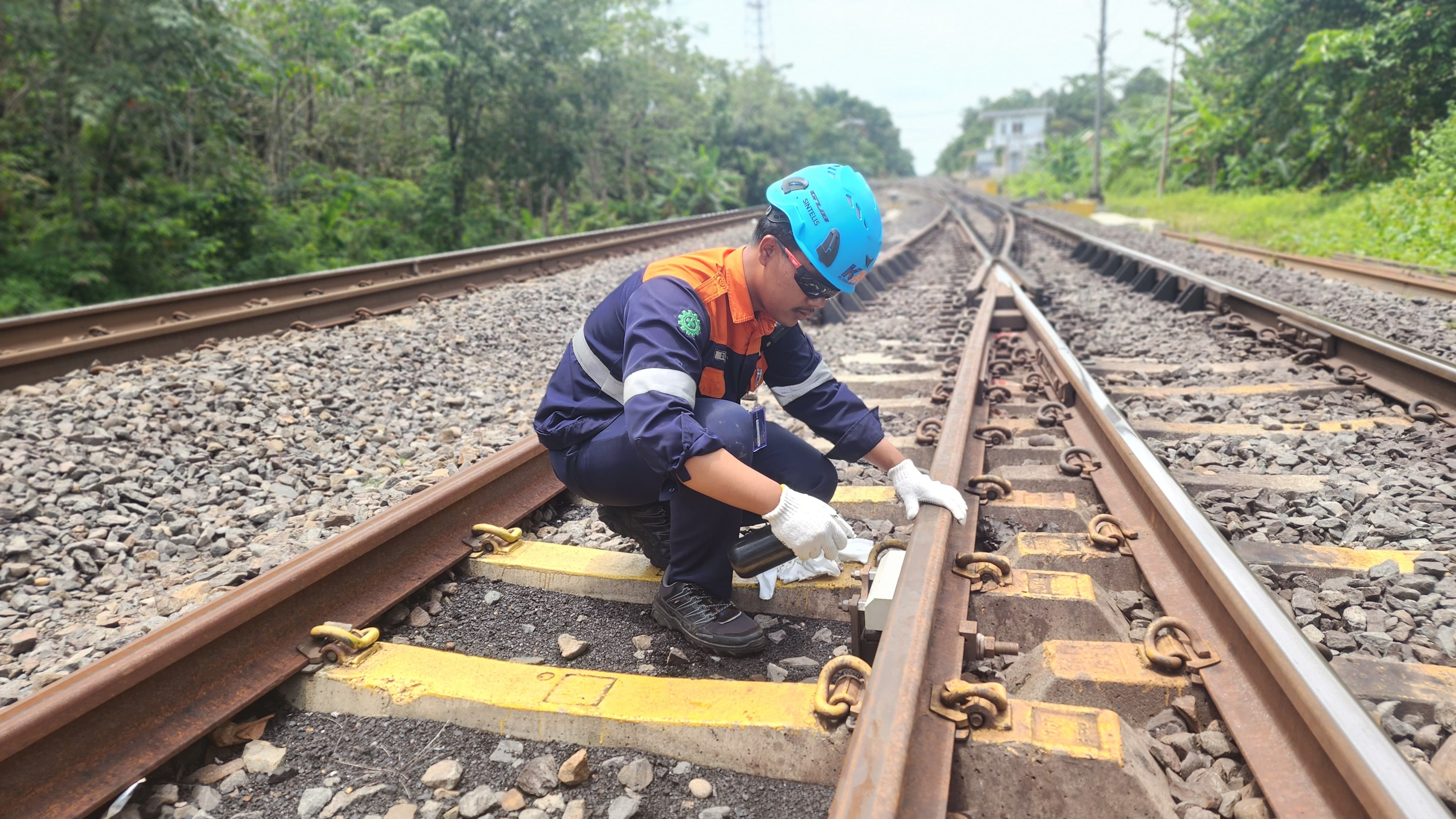 Sematkan Perangkat Axle Counter, Keselamatan Perka di Setiap Lintasan KAI Divre III Lebih Terjamin