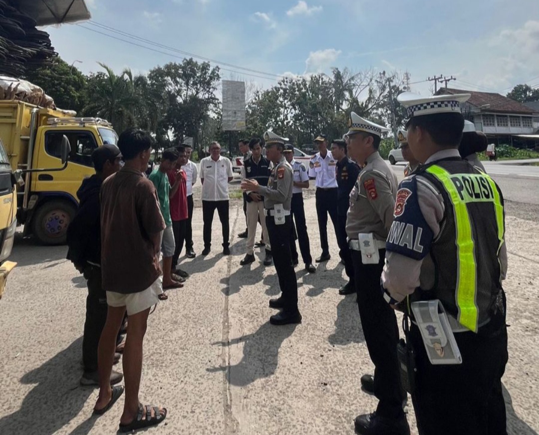 Penerapan Larangan Truk Odol, Polres OKI Gencar Sosialisasi ke Sopir dan Pemilik Ekspedisi