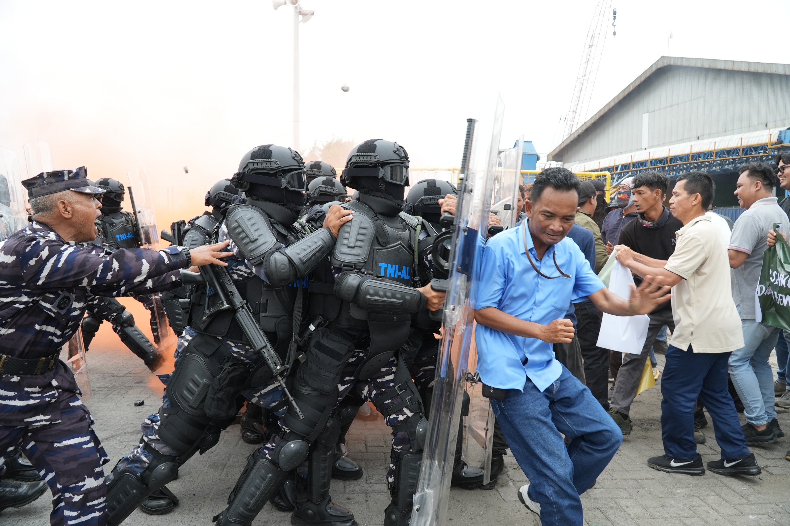 Lanal Palembang Lumpuhkan Ancaman dalam Exercise ISPS Code di Pelabuhan Boombaru