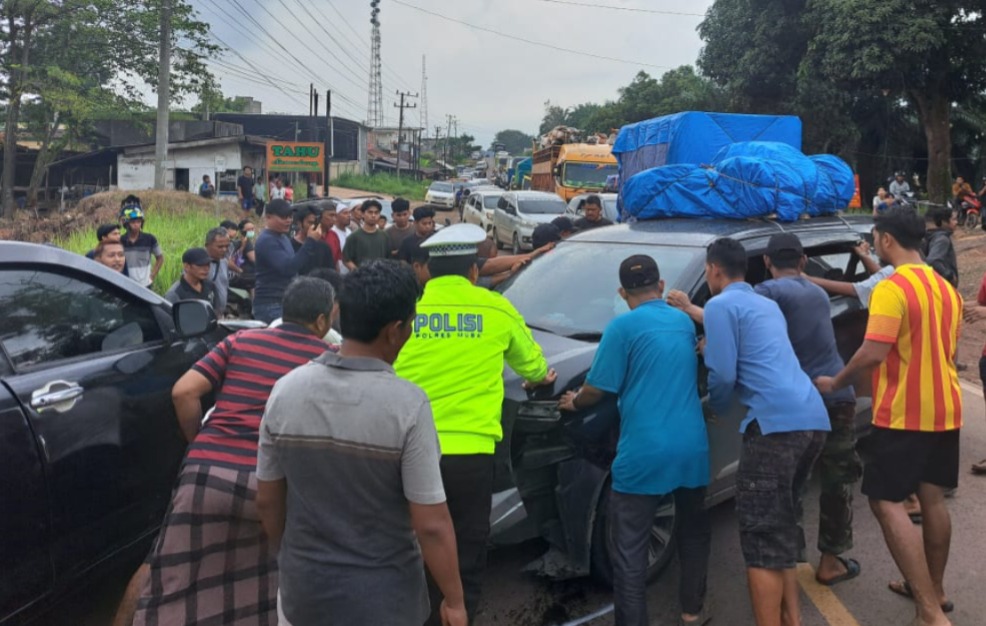 Mobil Pemudik Tujuan Pulau Jawa Terlibat Kecelakaan Beruntun di Jalintim Muba, Korban Jiwa?