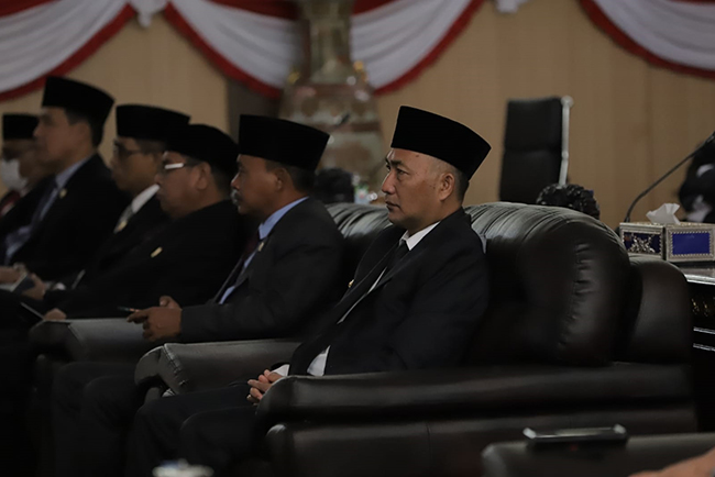 Paket Lengkap, Pj Bupati Apriyadi dan Forkopimda Dengarkan Pidato Presiden