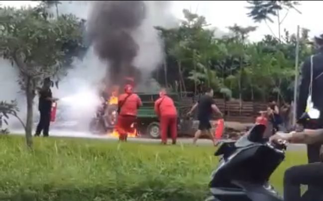 Viral, Sepeda Motor Roda 3 Terbakar di Jalan Noerdin Pandji Palembang