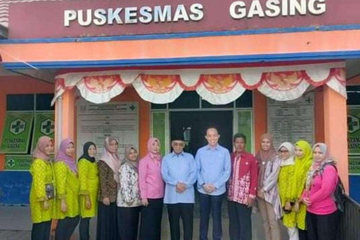 Heboh! Paslon Foto Bareng di Puskesmas dan Camat Dampingi Paslon dalam Bantuan Korban Kebakaran