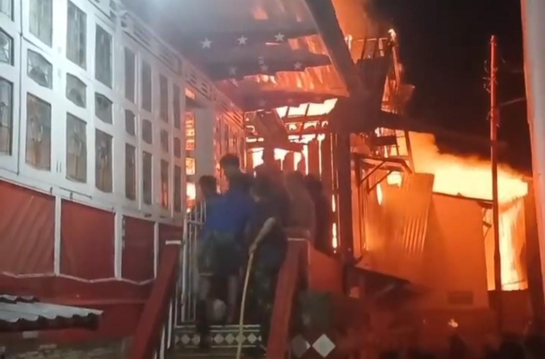 BREAKING NEWS: 2 Rumah di Talang Semut Palembang Dilalap Si Jago Merah, Diduga Sengaja Dibakar Orang