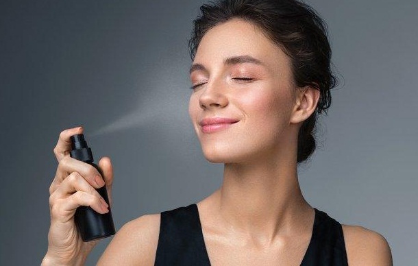  5 Setting Spray Terbaik, Kunci Makeup Tahan Lama Seharian Gak Takut Kena Keringat