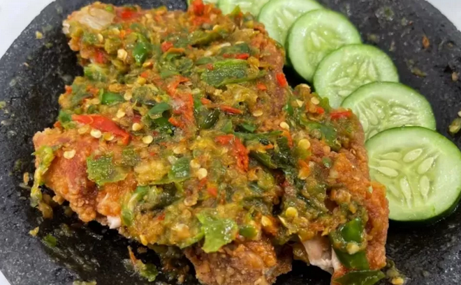 Yuk Cobain Resep Ayam Geprek Sambal Hijau Pedas Nampol Yang Bikin Ketagihan