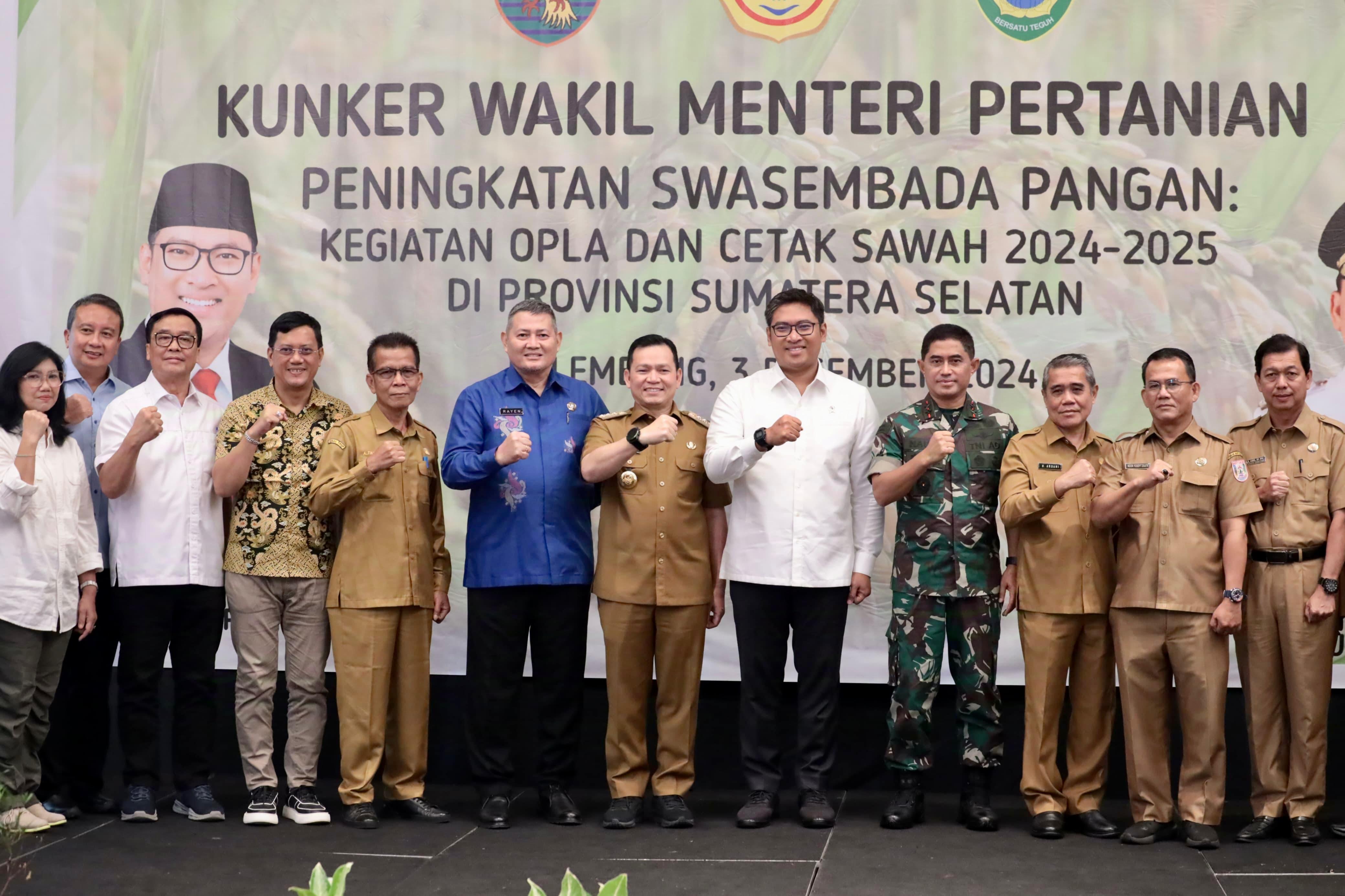 Sumsel Siap Jadi Lumbung Pangan Nasional, Pj Gubernur dan Wamentan Tinjau Program Cetak Sawah 2024-2025