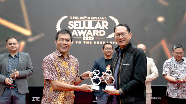 Gerakan Smartfren 100 Persen untuk Indonesia Raih Penghargaan Selular Awards 2023