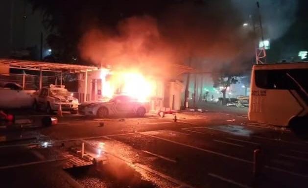 Rentetan Kerusakan Akibat Kerusuhan Terjadi di Palembang, Kendaraan dan Pos Polisi Dibakar Anggota TNI Diciduk
