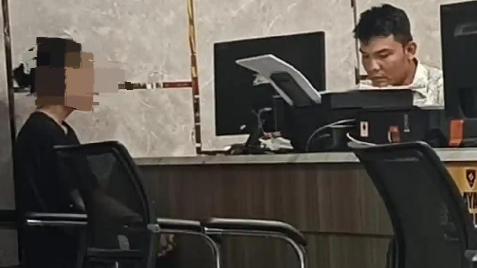 Balas Pesan Masuk dari Atasan Suami, Wanita Muda di Palembang Malah Dipukuli