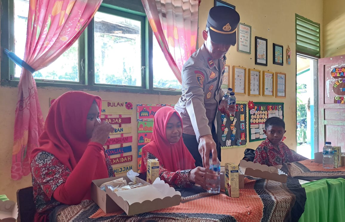 Dukung Program Presiden, Polsek Sungai Lilin dan Polsek Batanghari Leko Gelar Kegiatan Makan Siang Bergizi