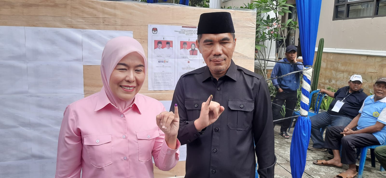 Fitrianti Nyoblos di TPS 04 Jalan Sultan Mansur Palembang, Minta Masyarakat Pilih Sesuai Hati Nurani