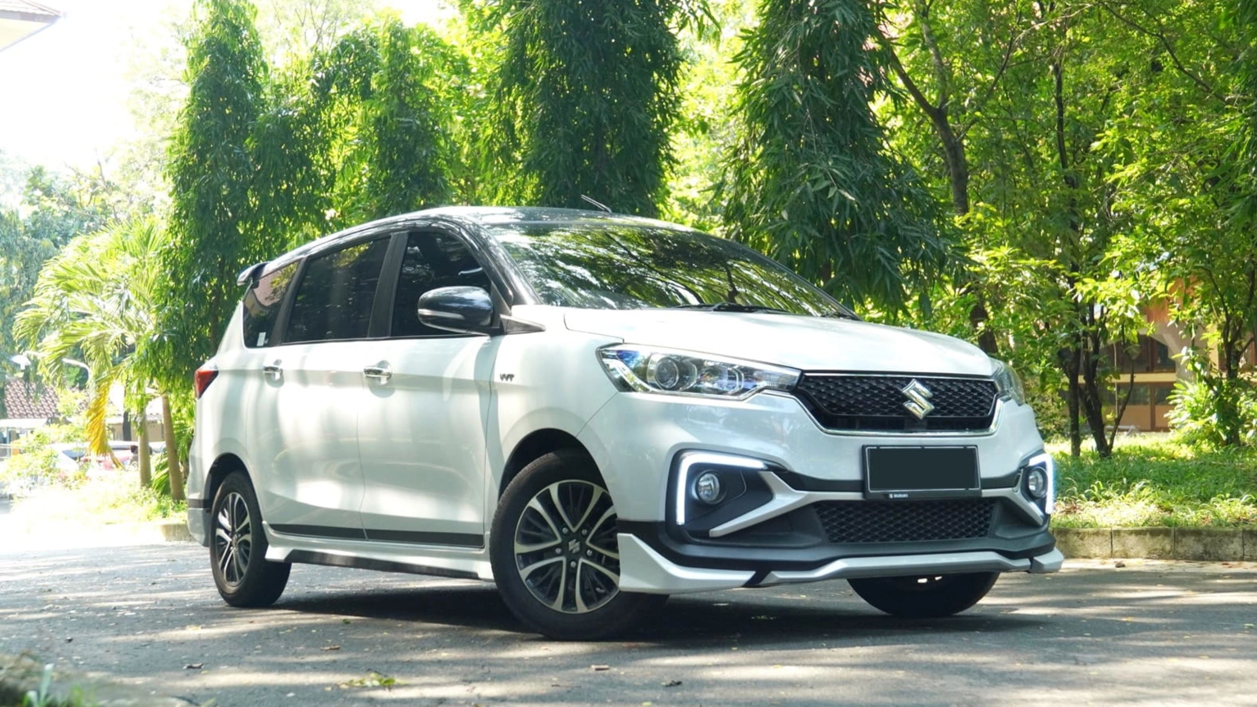 Suzuki Ertiga Hybrid Hadir dengan Fitur Semakin Modern, Head Unit Layar Sentuh hingga Keyless Entry