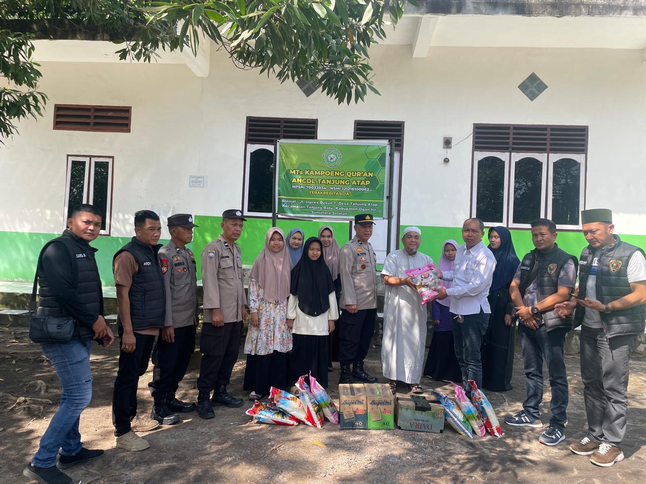 Unit Reskrim Polsek Tanjung Batu, Salurkan Bantuan Sosial ke Ponpes Kampoeng Quran Desa Tanjung Atap Ogan Ilir