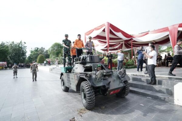 Bupati Enos Ikuti Apel Penanggulangan Karhutbunla di Lapangan Pemkab OKU Timur