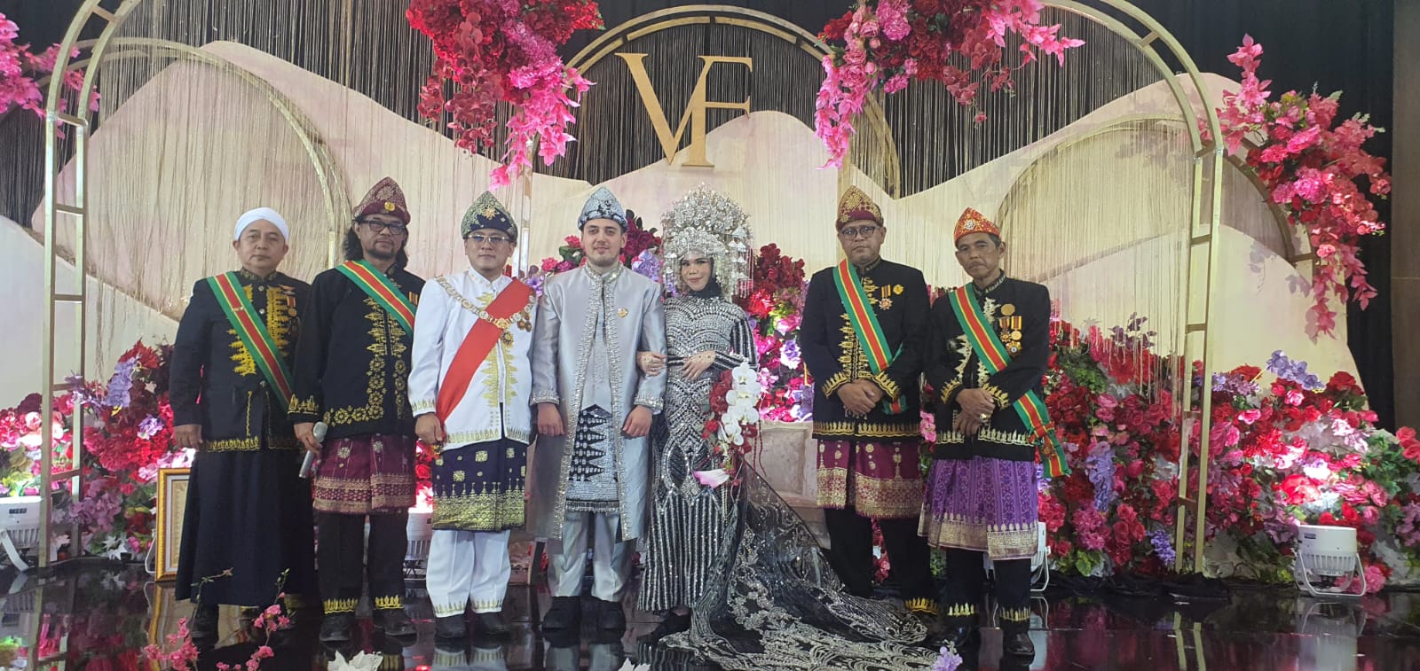 Sultan Palembang Darussalam Anugerahkan Gelar Adat Kehormatan kepada Pengantin Turki