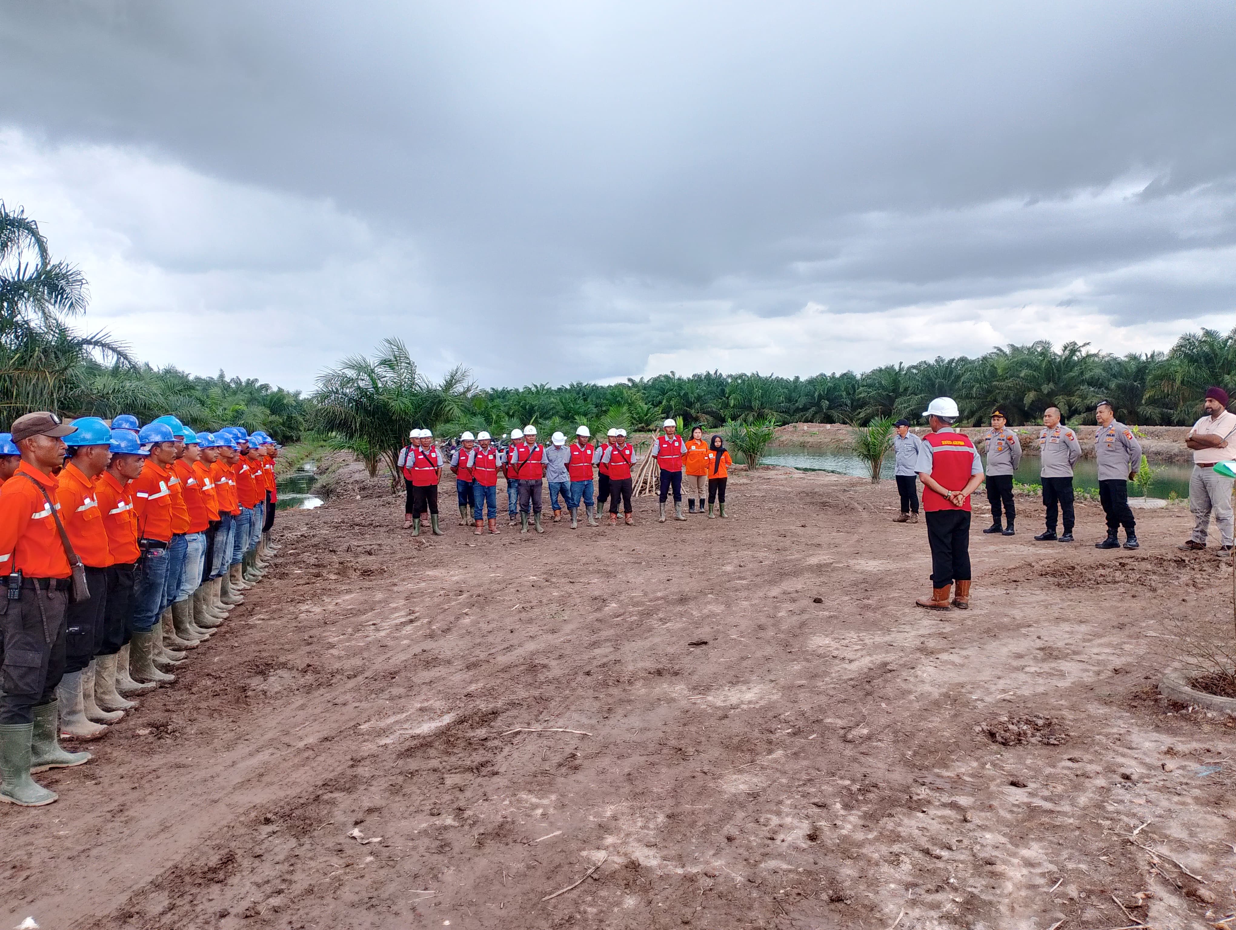 Hadapi Musim Kemarau, Lakukan Simulasi Pemadaman Karhutla di Kecamatan Pedamaran Timur OKI