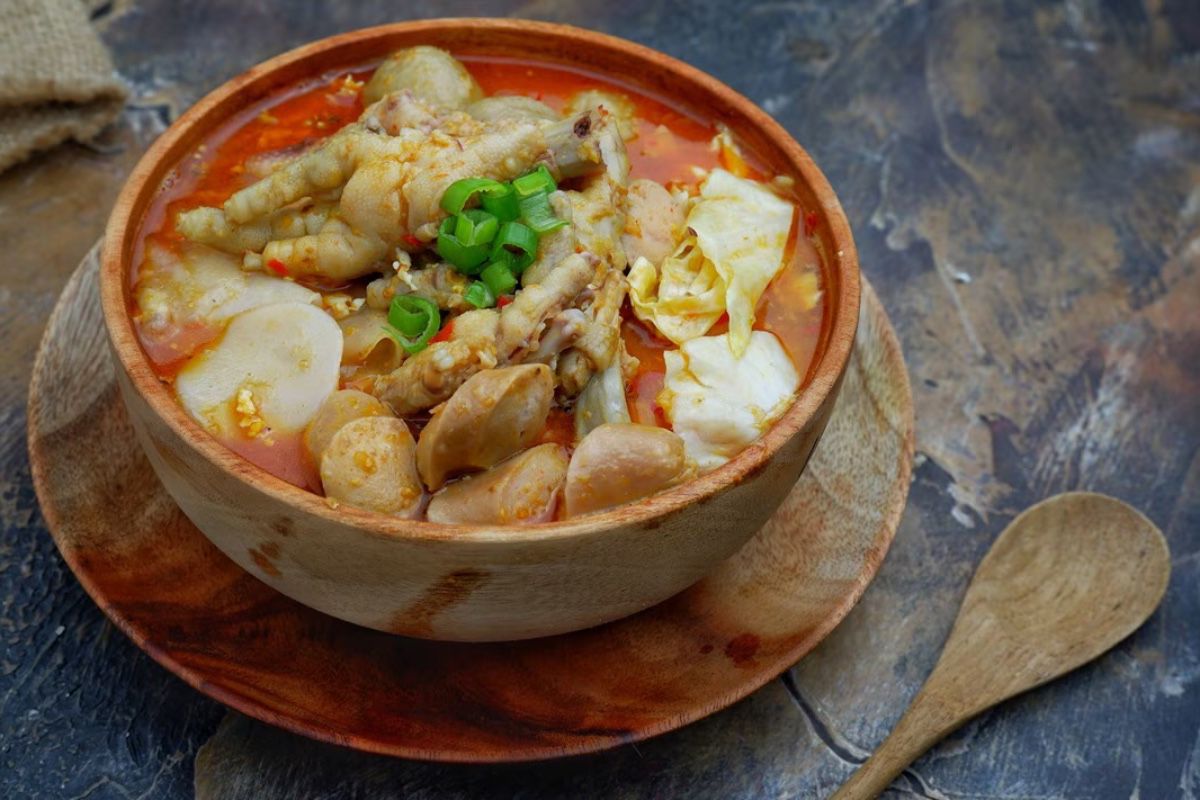 Sering Jadi Pilihan Mahasiswa, Ini Bahaya Konsumsi Seblak Berlebihan