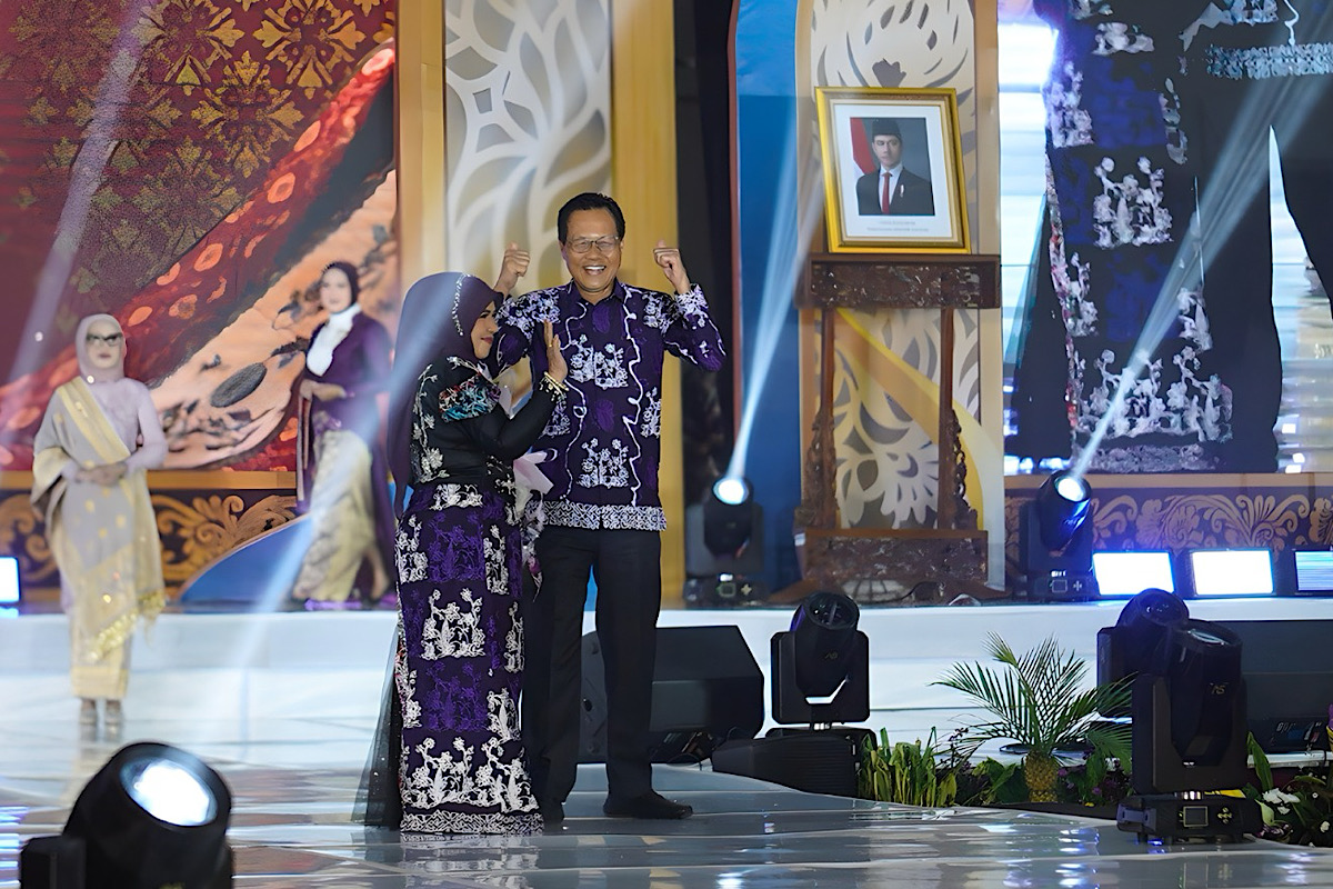 Edison dan Istri Gaungkan Batik Petule di Pesona Wasta Sumsel 