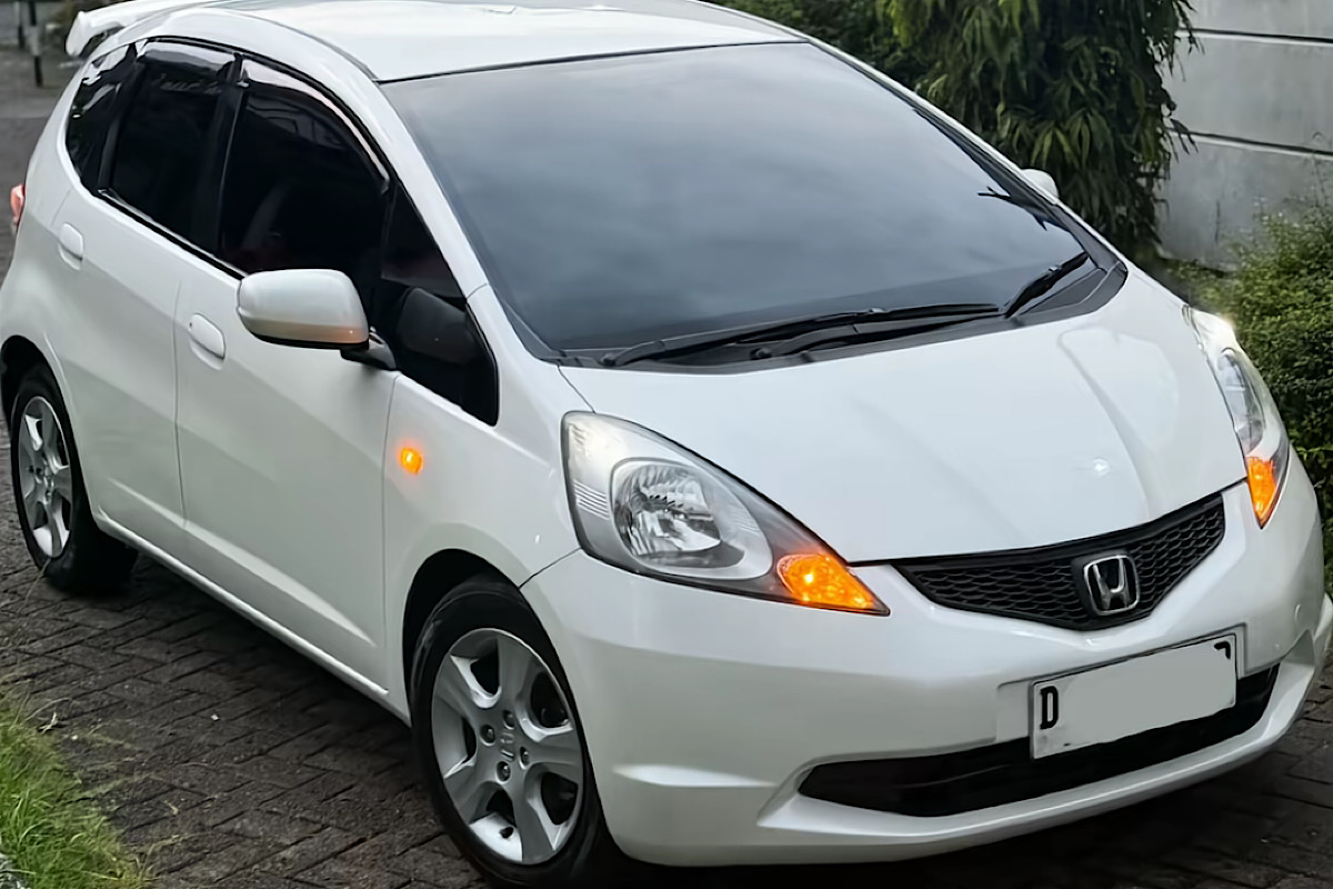 Desain Honda Jazz GE8 Ringkas Tapi Sporty, Mobil Generasi Kedua yang Masih Timeless 