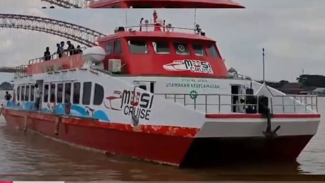 Baling-Baling Kapal Musi Cruise Tersangkut Sampah, Pj Walikota Palembang Ingatkan Warga Jaga Kebersihan Sungai