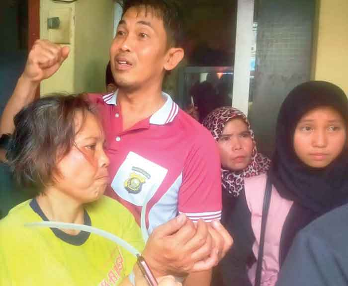 Kepergok Korbannya, Wanita Pencopet Handphone di Pasar 16 Palembang Ini Pura-Pura Gila
