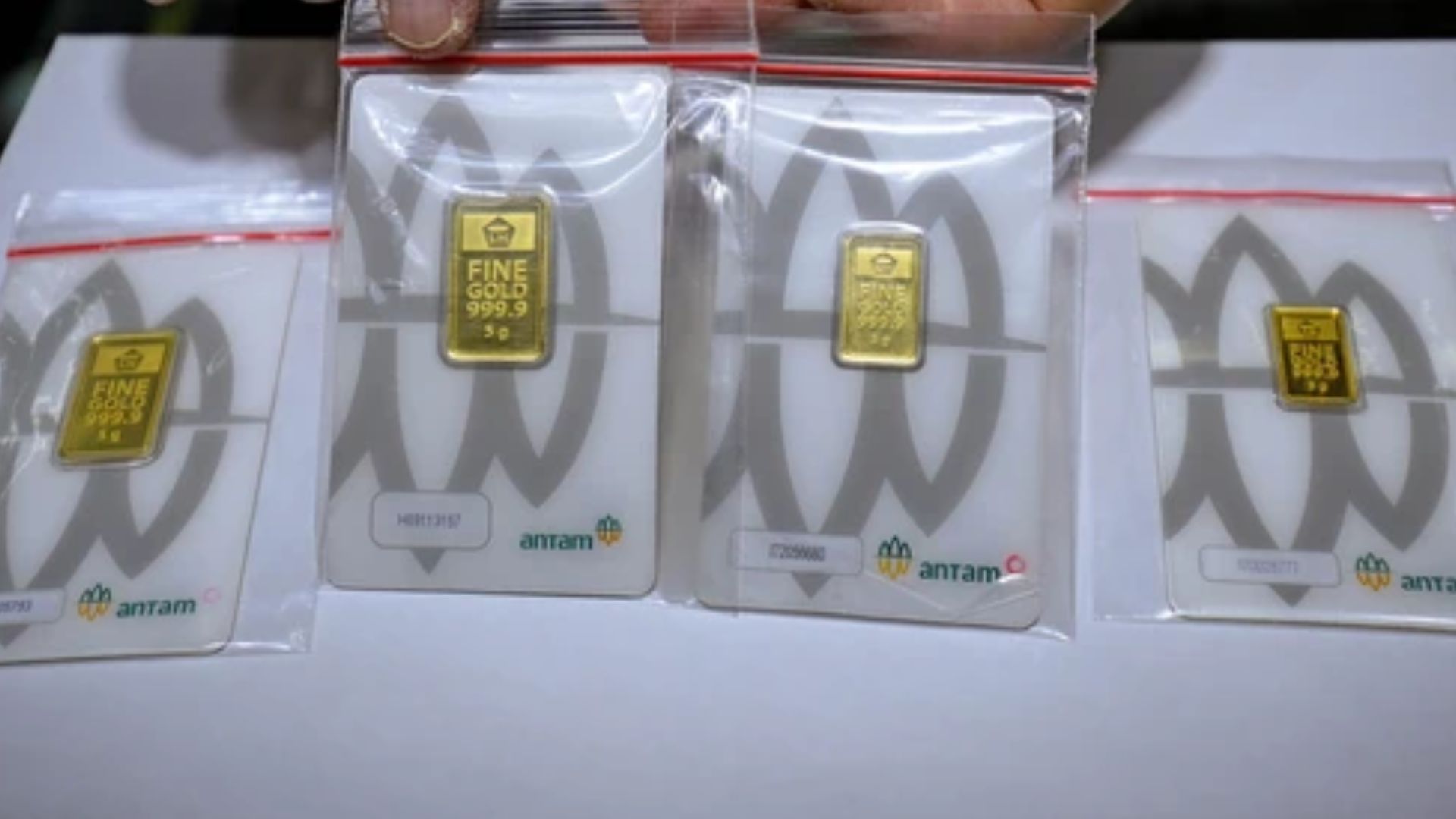 Kemarin Jeblok Rp 50 Ribu, Hari Ini Emas Antam Nyungsep Lagi Rp 25 Ribu