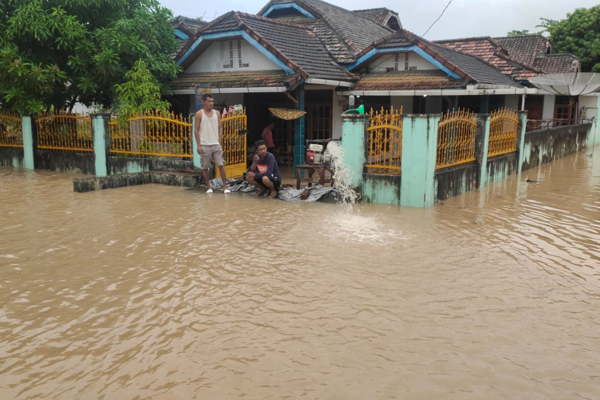 Hujan Semalaman, Puluhan Rumah Terendam Banjir