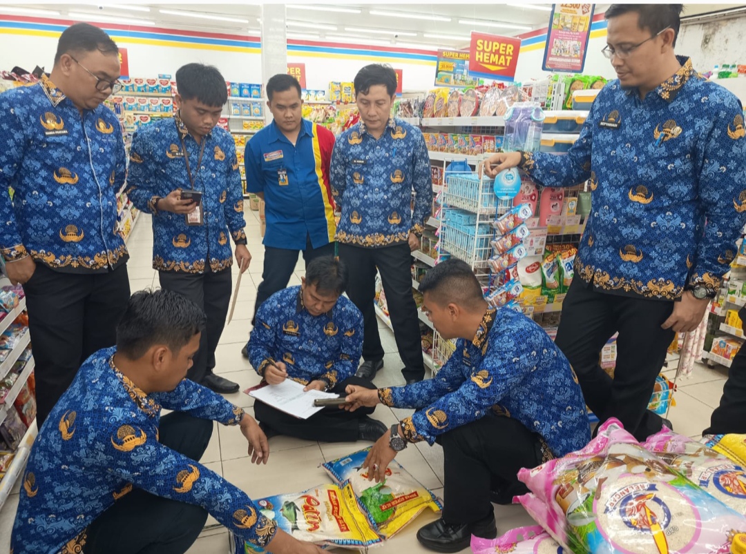 Disdag OKI Periksa Sejumlah Beras Kemasan di Minimarket, Ini Hasilnya!