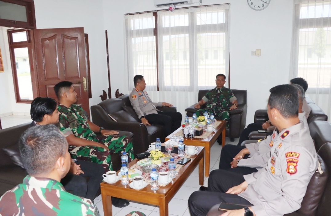 Tingkatkan Sinergitas TNI-Polri, Kapolres Ogan Ilir Bersama PJU Silaturahmi ke Komandan Brigif 8/Garuda Cakti