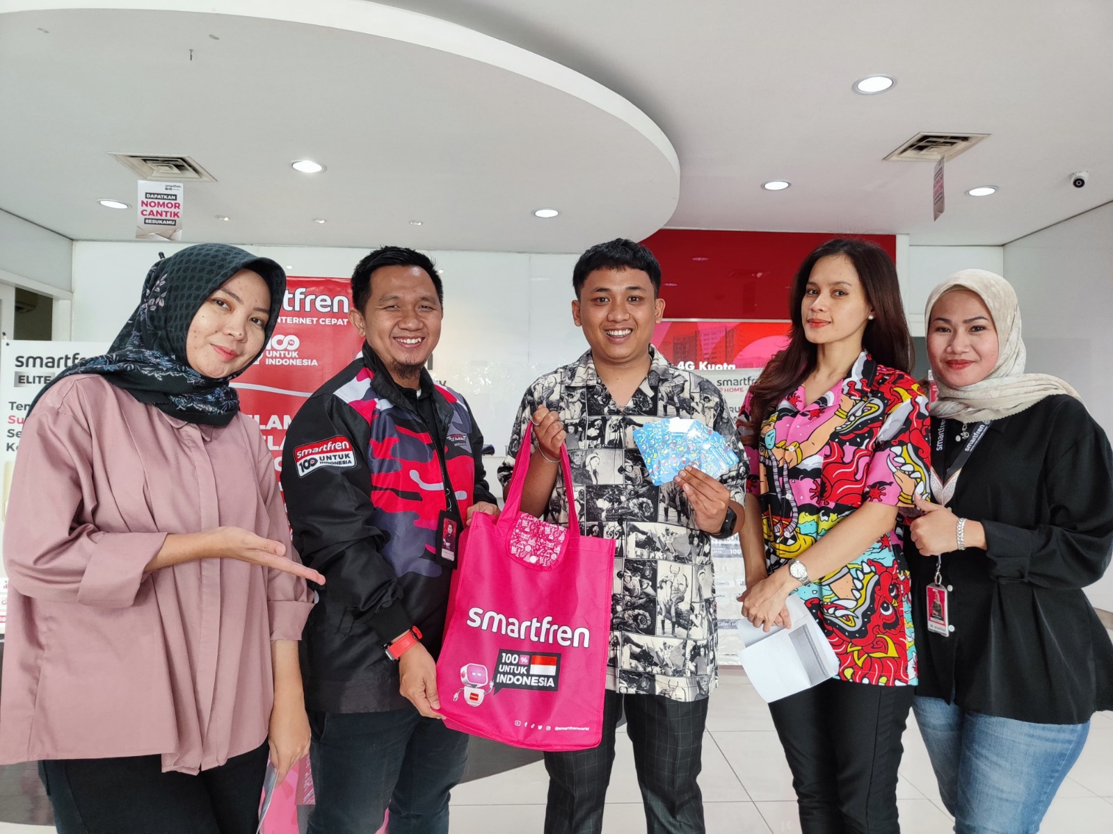 Rayakan Hari Pelanggan Nasional, Smartfren Beri Hadiah Spesial untuk Pelanggan Setia di Sumatera Selatan