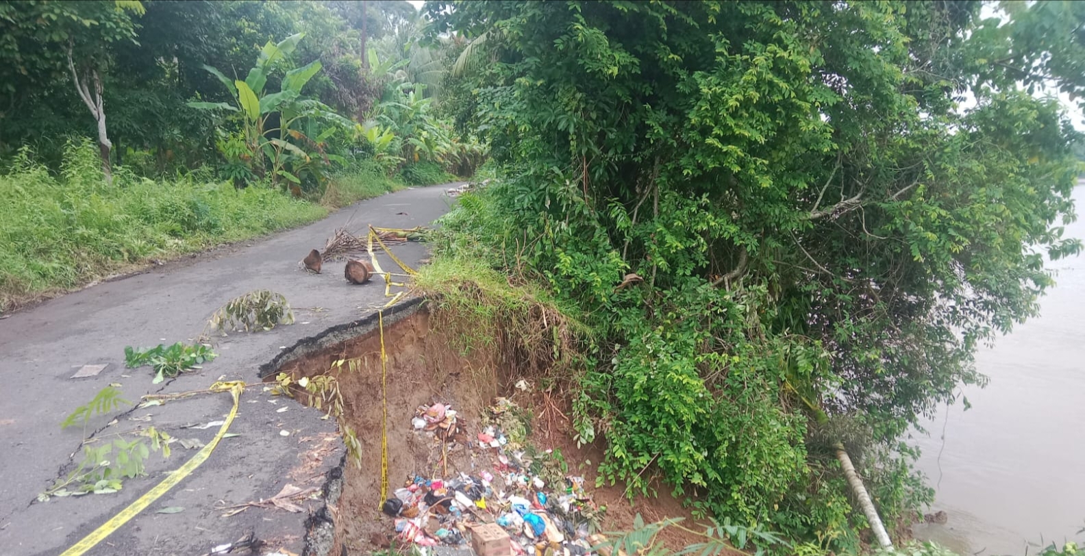 Jalan Penghubung 2 Desa di Ogan Ilir Longsor, Pengendara Diimbau Hati-Hati Saat Melintas