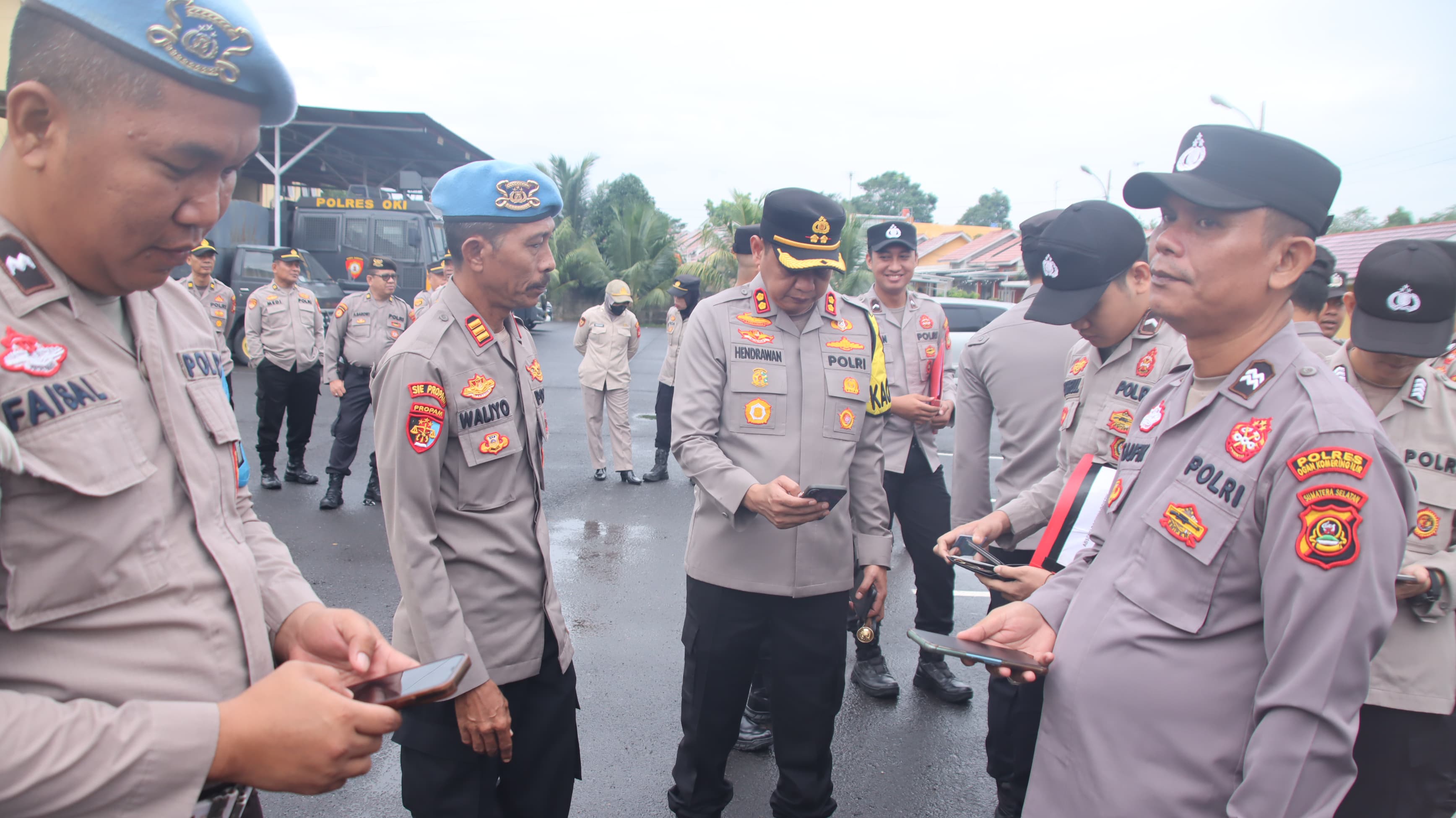 Bersama Propam Mendadak Kapolres OKI Cek Handphone Milik Anak Buahnya, Apa Sebab?