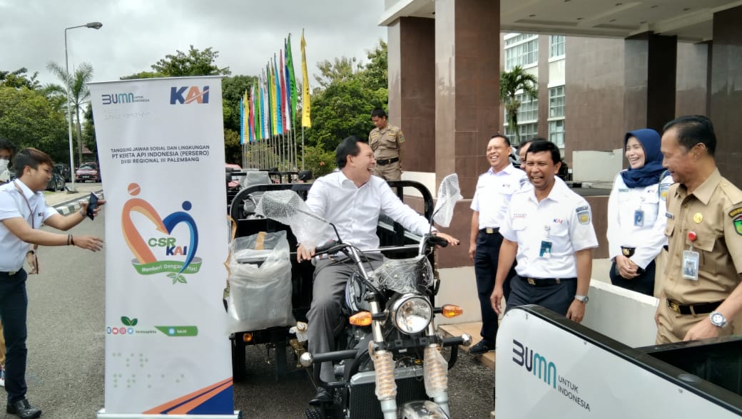 PTKAI Divre III Berikan Bantuan CSR 5 Unit Motor Angkut Sampah Untuk Kota Prabumulih