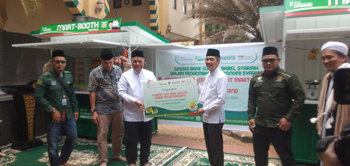 Bantu Pertumbuhan Ekonomi Syariah, BSB Kembali Beri Bantuan Mart Booth Container ke Masjid Darussaid