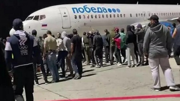 Makin Panas! Warga Rusia Sweeping Orang Israel, Bandara Ditutup