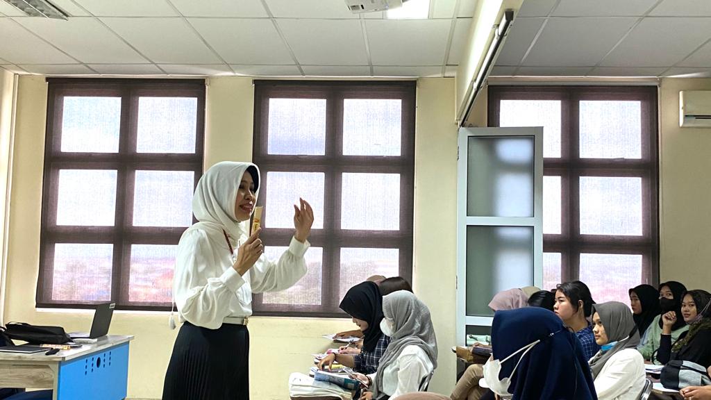 Keren, Rektor Turun Langsung Ngajar Mahasiswa Baru UBD Palembang