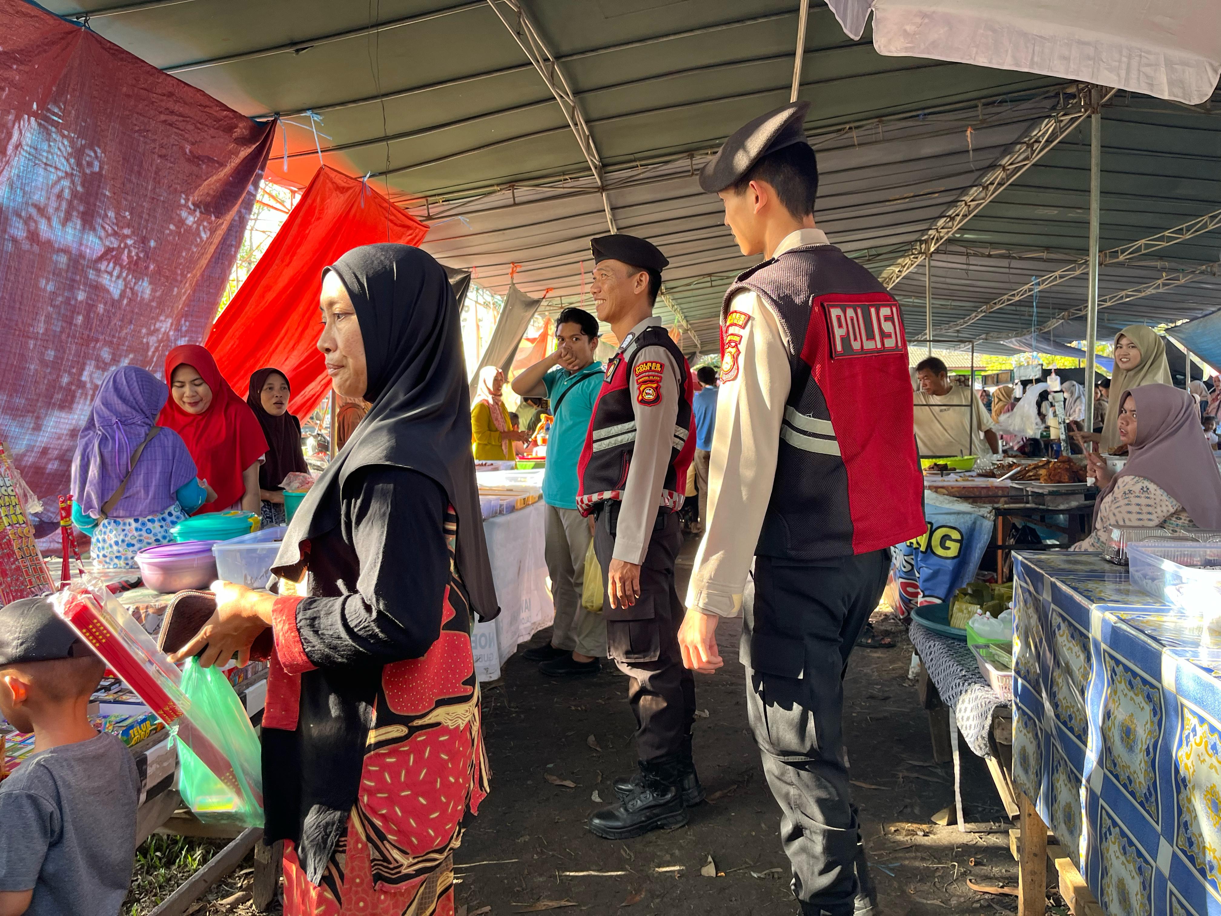 Berikan Rasa Nyaman ke Masyarakat, Personel Polres Ogan Ilir Lakukan Pengamanan Pasar Bedug Ramadan