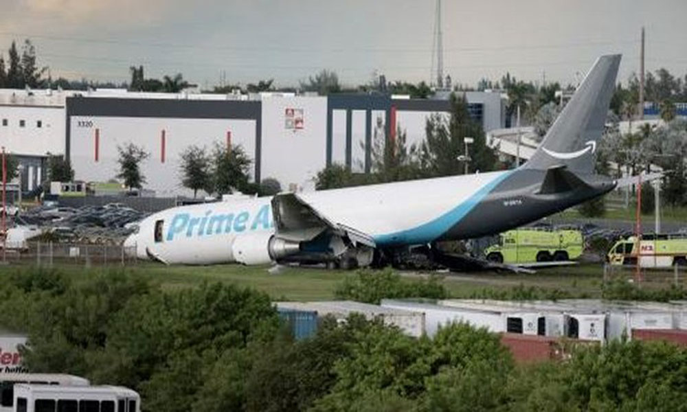 Pesawat Keluar dari Landasan Pacu di Bandara Miami Hingga Tabrak Mobil, 5 Warga Tewas
