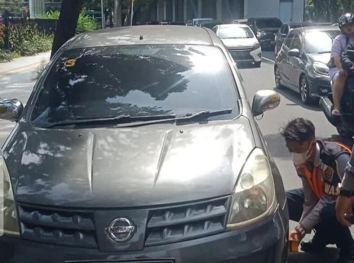 Masih Ngeyel, Mobil Penyumbang Kemacetan di Jalan POM IX Palembang Diderek Petugas Dishub 
