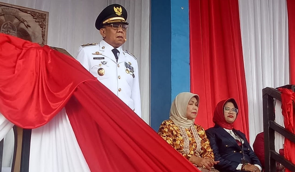 Wakil Bupati Lahat Pimpin Upacara Penurunan Bendera Sang Saka Merah Putih HUT RI ke-78 di Lahat