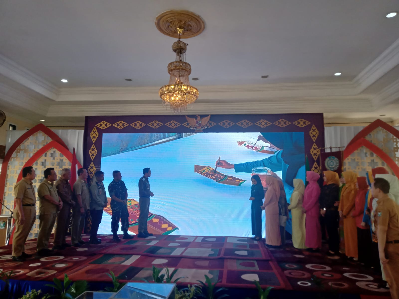 Peringati HKG Ke-51, PKK Muara Enim Launching Motif Batik Khas Muara Enim Adat Budaya Ambinan Tinggi