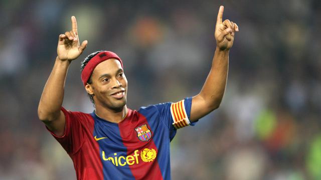 Bintang Lapangan Kini Bintang Iklan! Ronaldinho dan Shopee Bikin Kejutan Besar