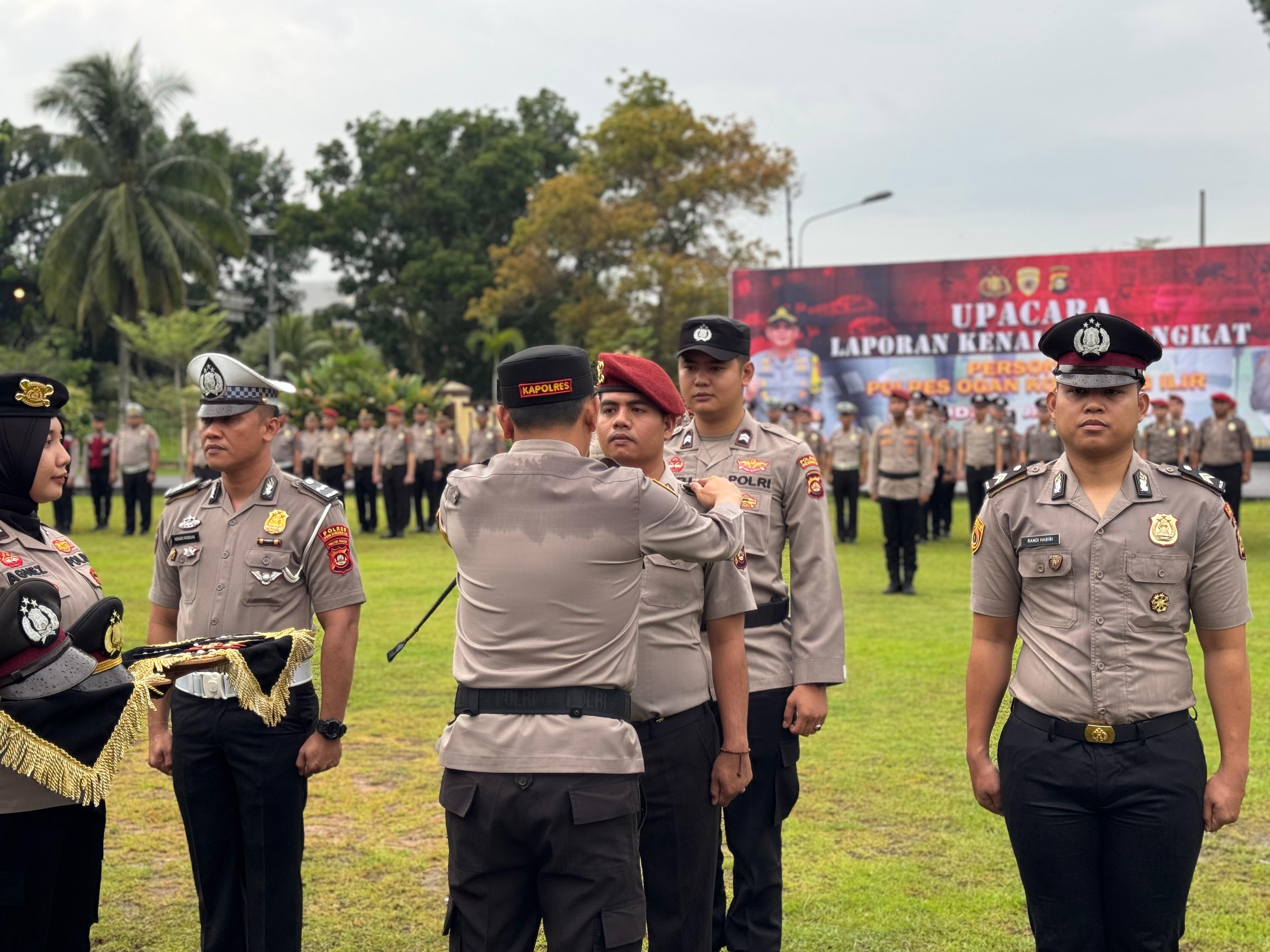 65 Personel Polres OKI Naik Pangkat, 2 Personel Pangkat Pengabdian